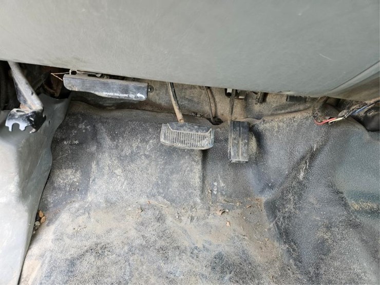 2004-ford-f350-image-27