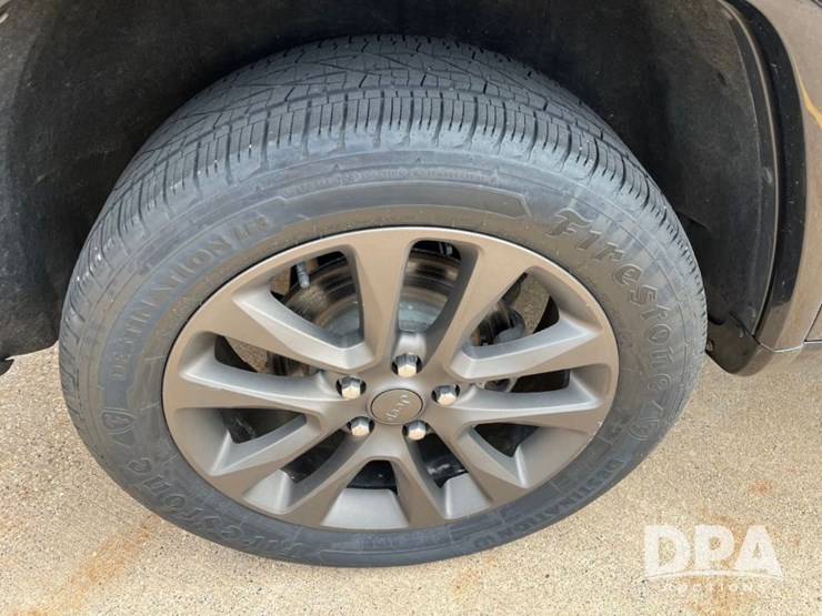 2016-jeep-grand-cherokee-image-28