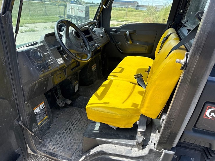2021-john-deere-gator-image-9