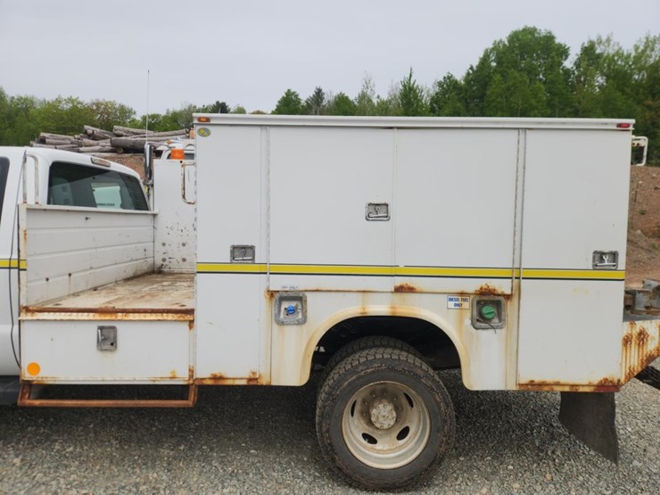 2011-ford-f550-image-31