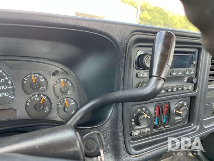 2004-chevrolet-2500hd-image-52