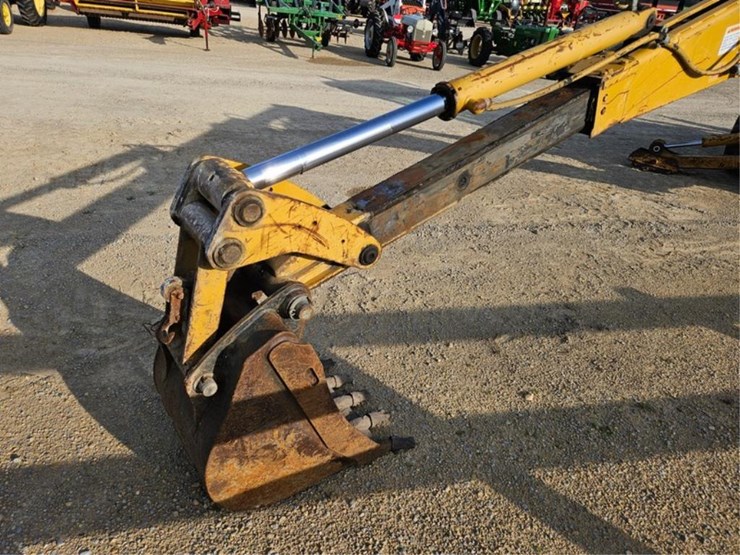 caterpillar-430d-image-26