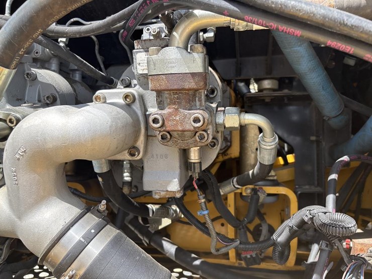 2014-deere-380g-lc-image-18