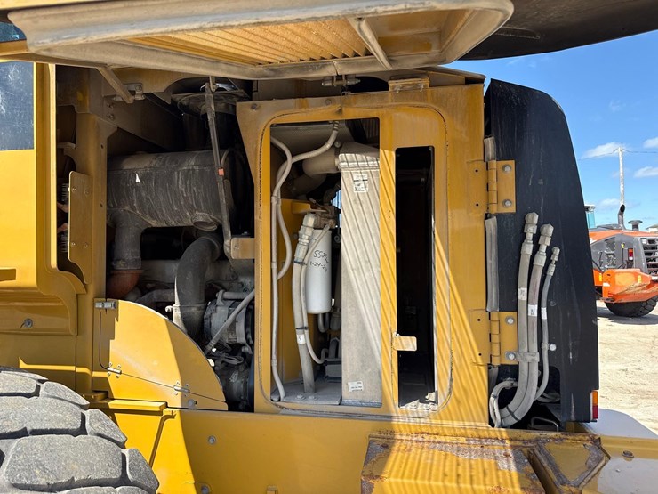 caterpillar-928hz-image-12