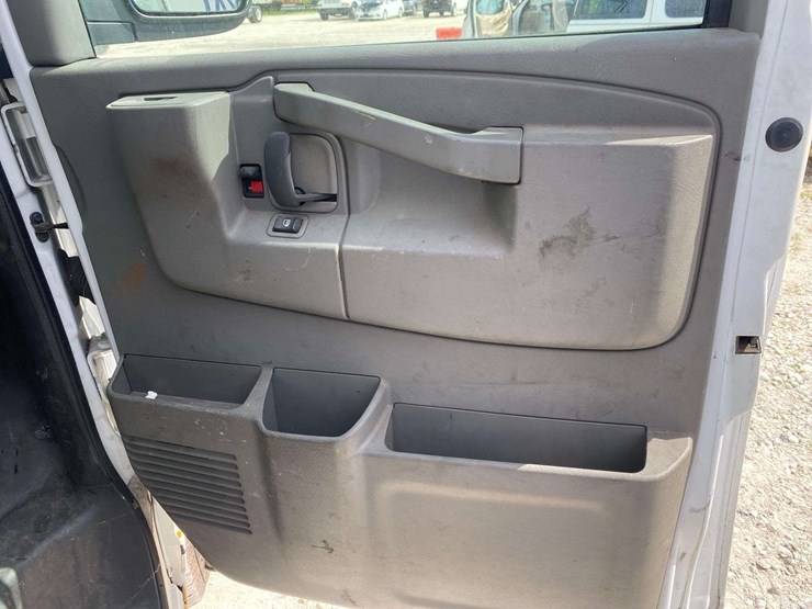 2019-chevrolet-express-2500-image-28