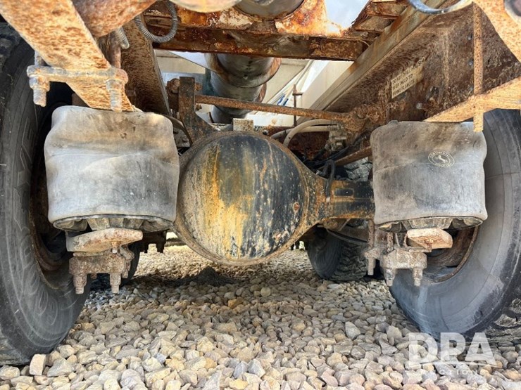 2005-caterpillar-10-image-37