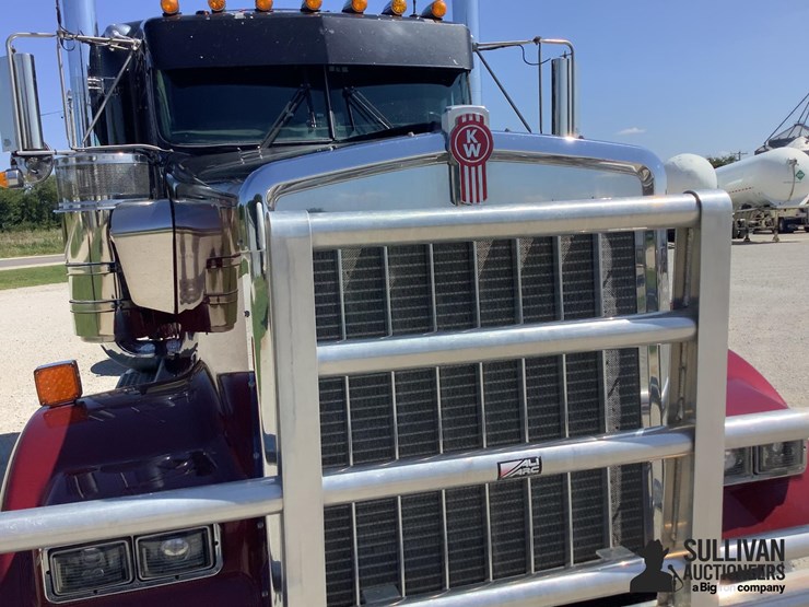 2016-kenworth-w900-image-10