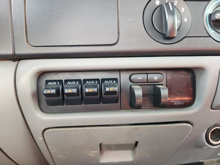 2006-ford-f550-image-57