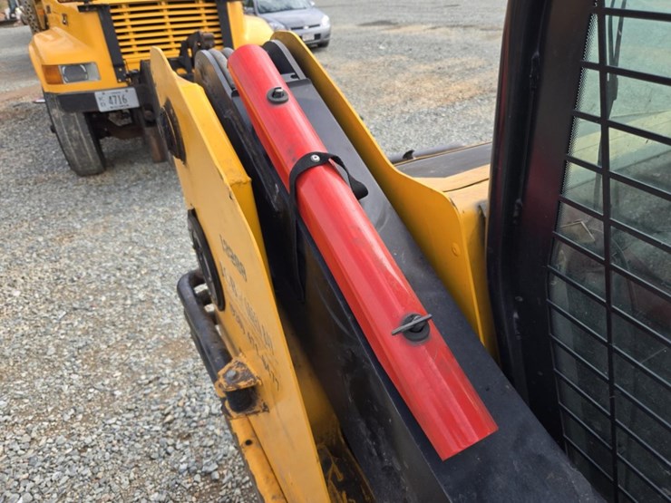 2010-jcb-180-image-22
