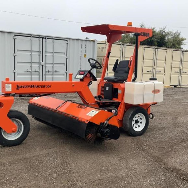 LAY-MOR SWEEPMASTER 300
