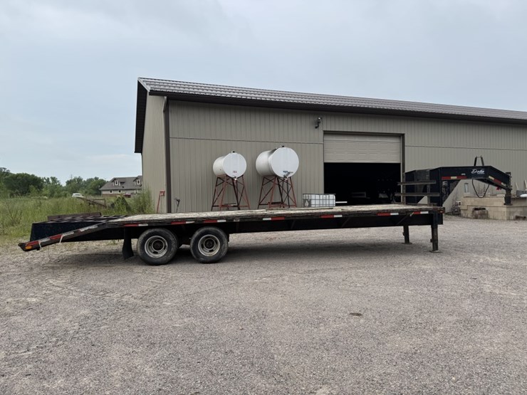 #1083-•-2001-delta-tandem-axle-gooseneck-trailer-image-6