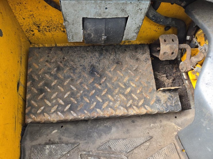2010-jcb-180-image-48