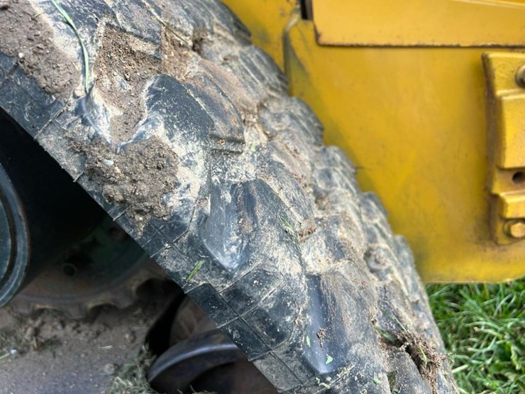 2012-deere-333d-image-22