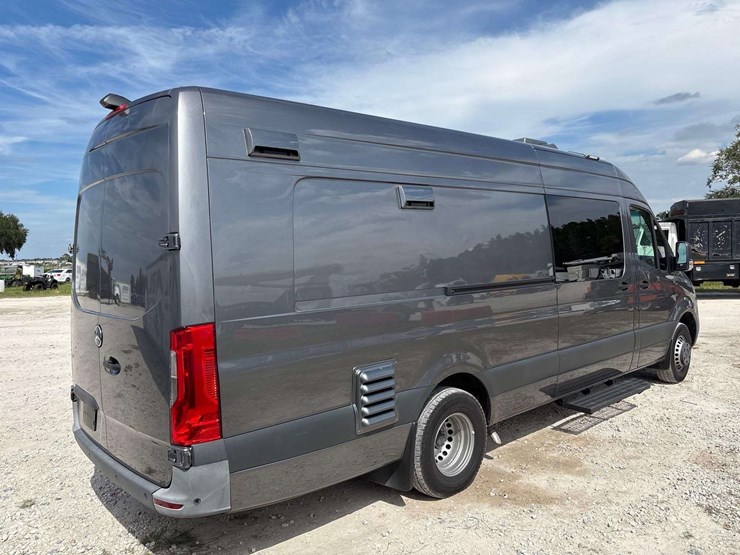 2021-mercedes-benz-sprinter-4500-image-2