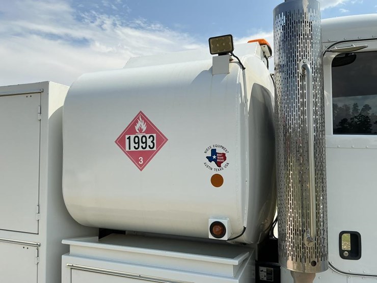 2020-peterbilt-337-image-48