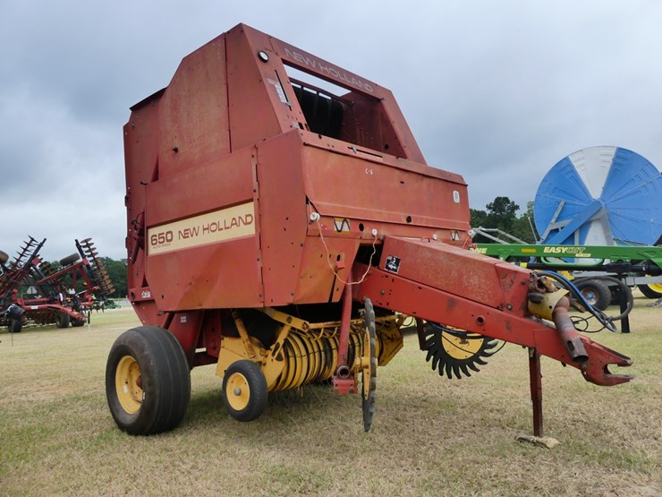 new-holland-650-image-2