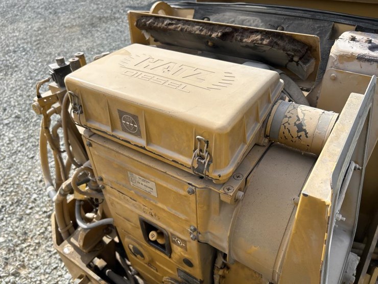 caterpillar-cb-224c-image-34
