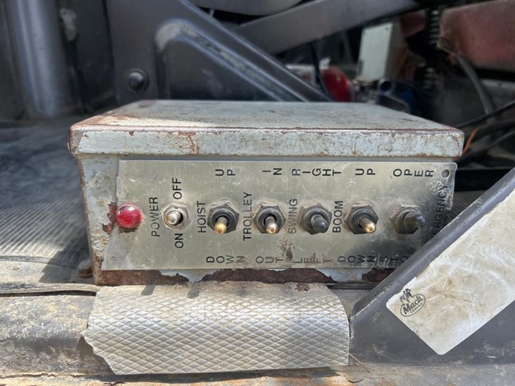 1994-mack-dm688s-image-51