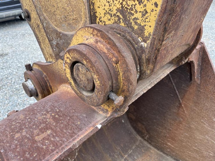 2011-caterpillar-320d-image-16