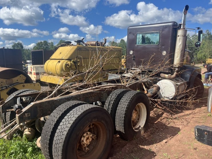 #2686-•-1990-marmon-motor-co-day-cab-truck-tractor-image-6