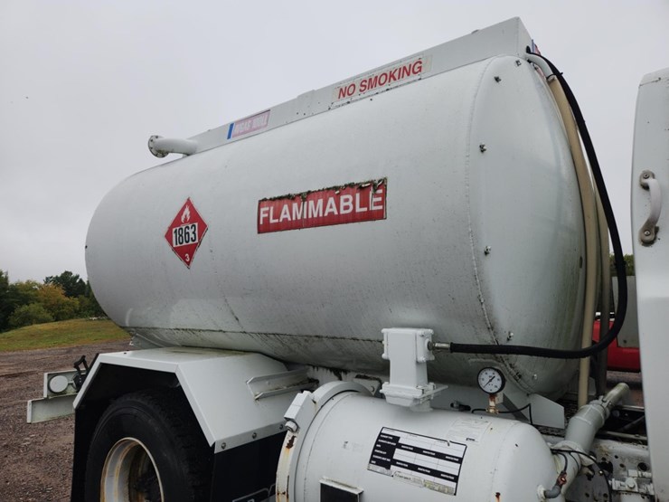 #1647-•-1976-gmc-fuel-truck-image-14