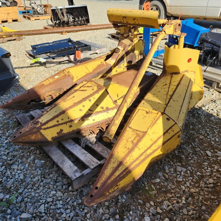 NEW HOLLAND 824