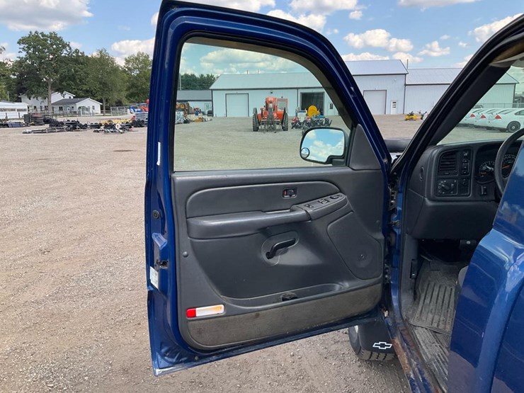 2004-chevrolet-k2500-image-72