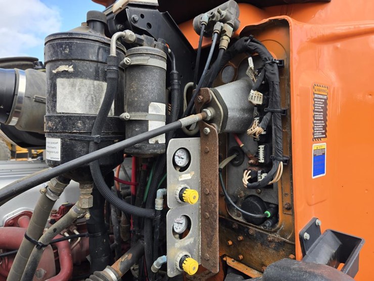 2015-mack-granite-gu813-image-70