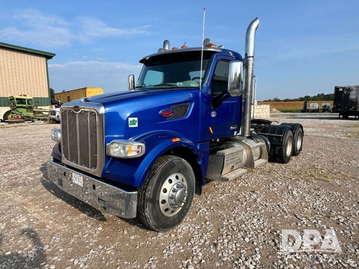 2019-peterbilt-567-image-1