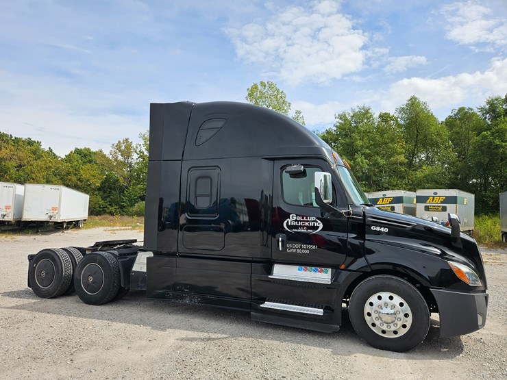 2018-freightliner-cascadia-126-image-24