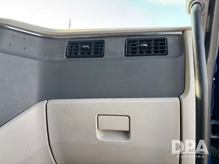 2019-peterbilt-567-image-77