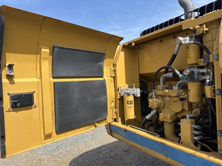 2011-caterpillar-320d-image-53