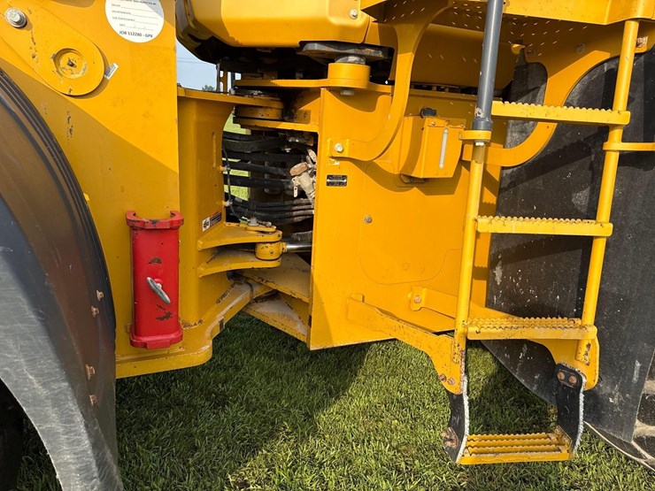 2019-deere-744l-image-15