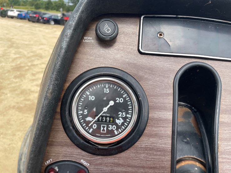 massey-ferguson-2705-image-80
