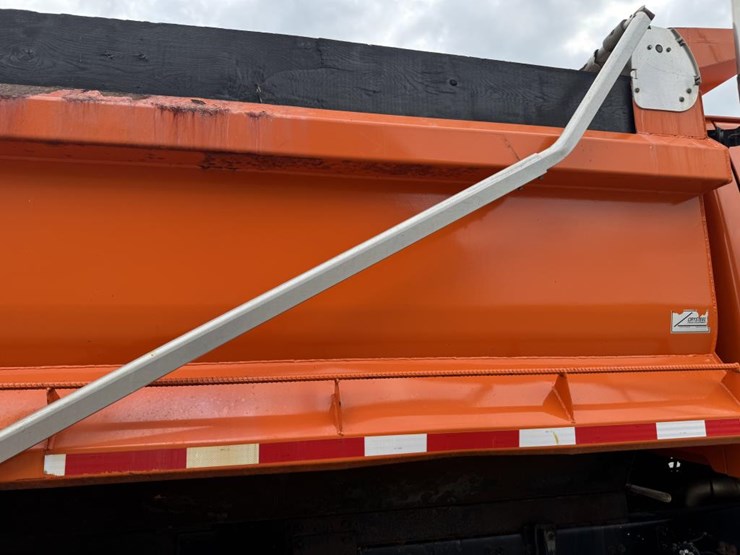 #1084-•-2006-sterling-tandem-axle-patrol-truck-image-20