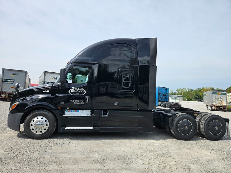 2018-freightliner-cascadia-126-image-6