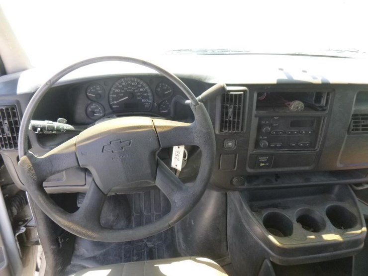 2003-chevrolet-express-2500-image-8