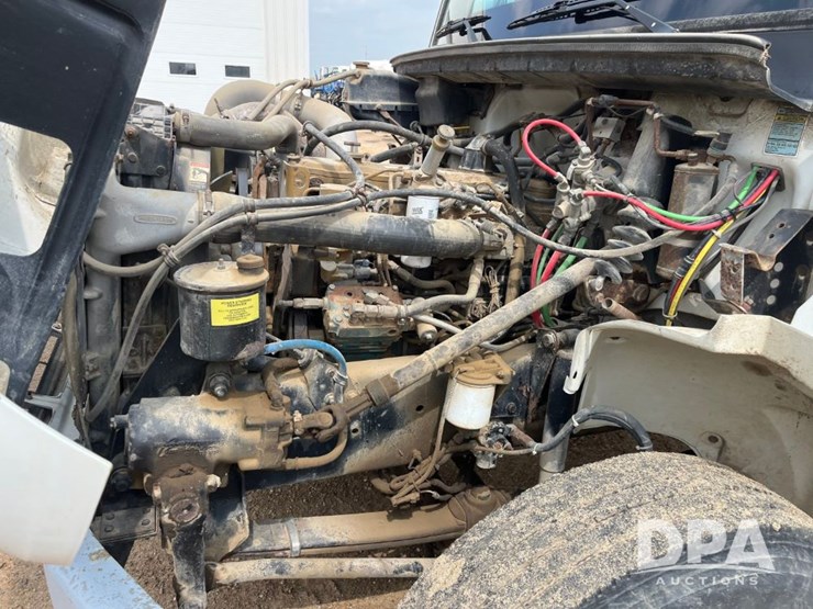 2000-freightliner-fl70-image-72