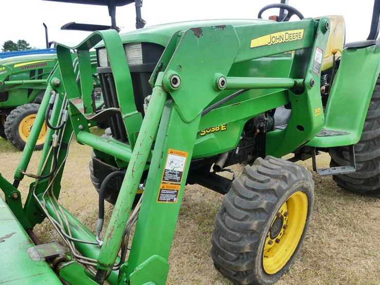 john-deere-3038e-image-11