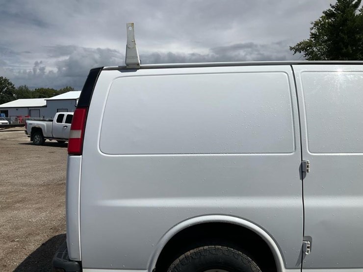 2013-chevrolet-express-g2500-image-28