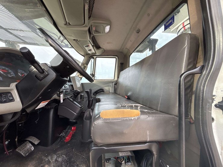 2018-international-durastar-4300-image-12