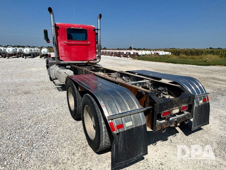 1993-peterbilt-377-image-13