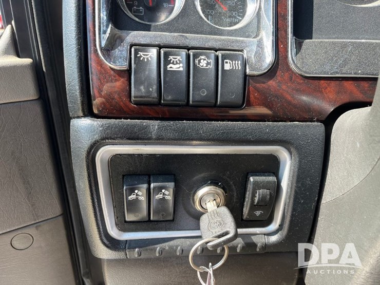 2013-kenworth-t660-image-61
