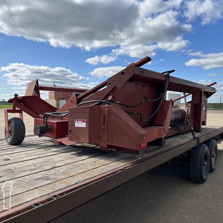 INTERNATIONAL 810