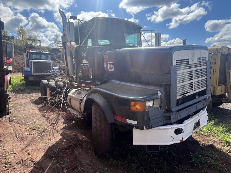 #2686-•-1990-marmon-motor-co-day-cab-truck-tractor-image-9
