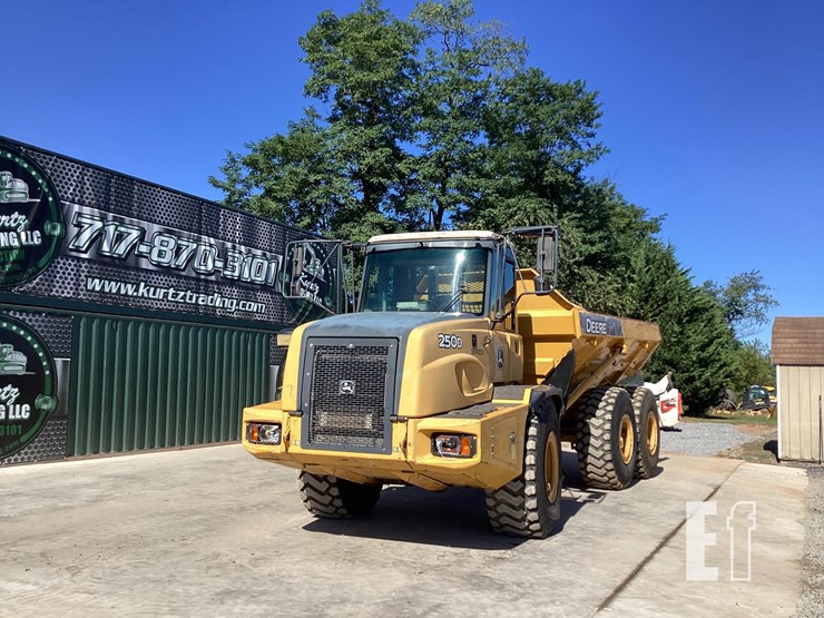2015-deere-250d-ii-image-9