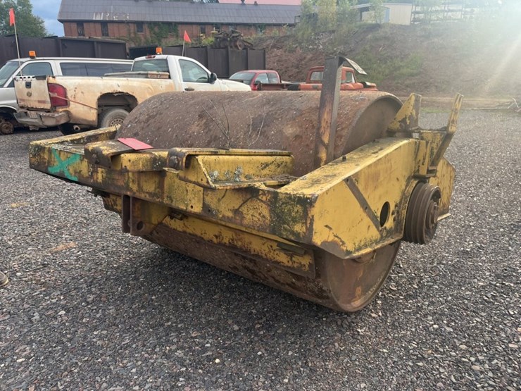#1572-•-approx-66"x48“-bros-roller-compactor-image-1