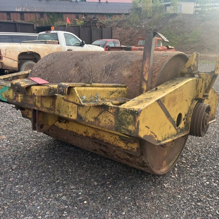 #1572 • Approx 66"x48“ BROS Roller Compactor