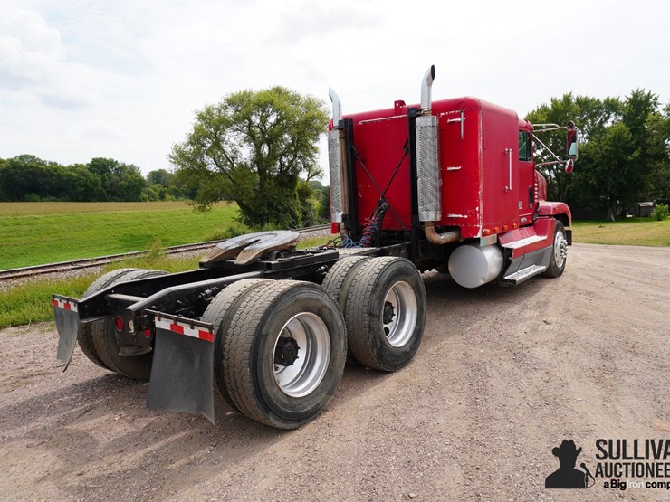 2000-freightliner-fld120-image-5