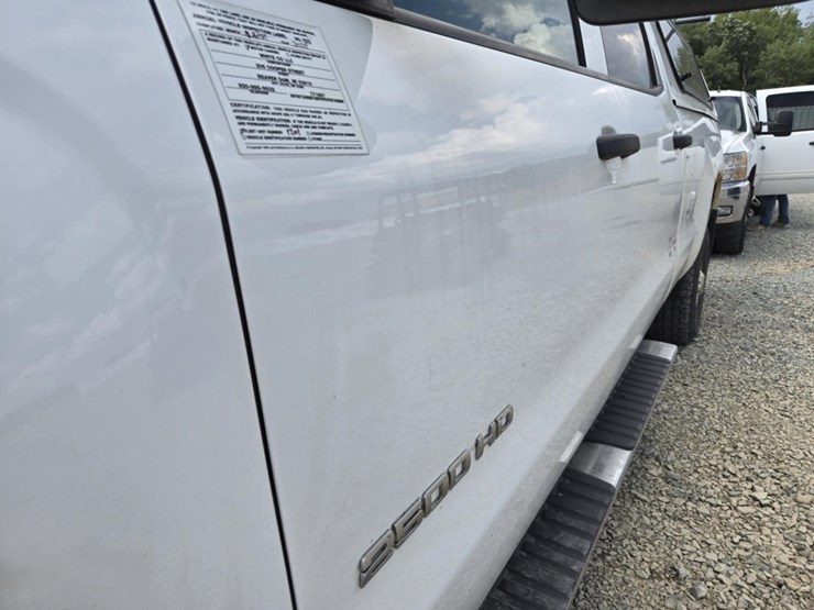 2016-chevrolet-2500hd-image-14